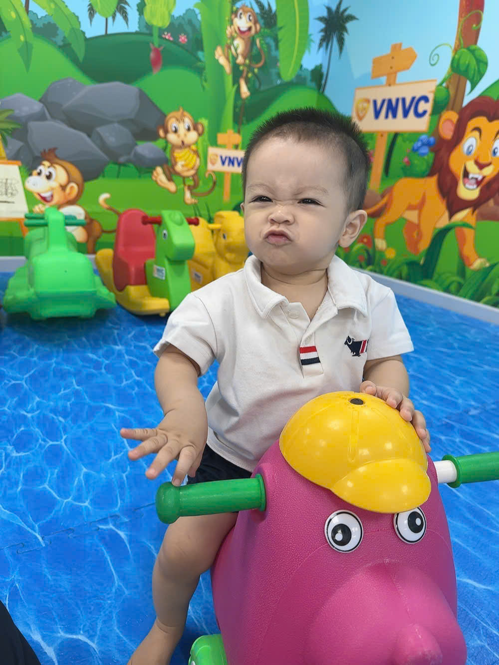 Bé Xoài 11 tháng tuổi